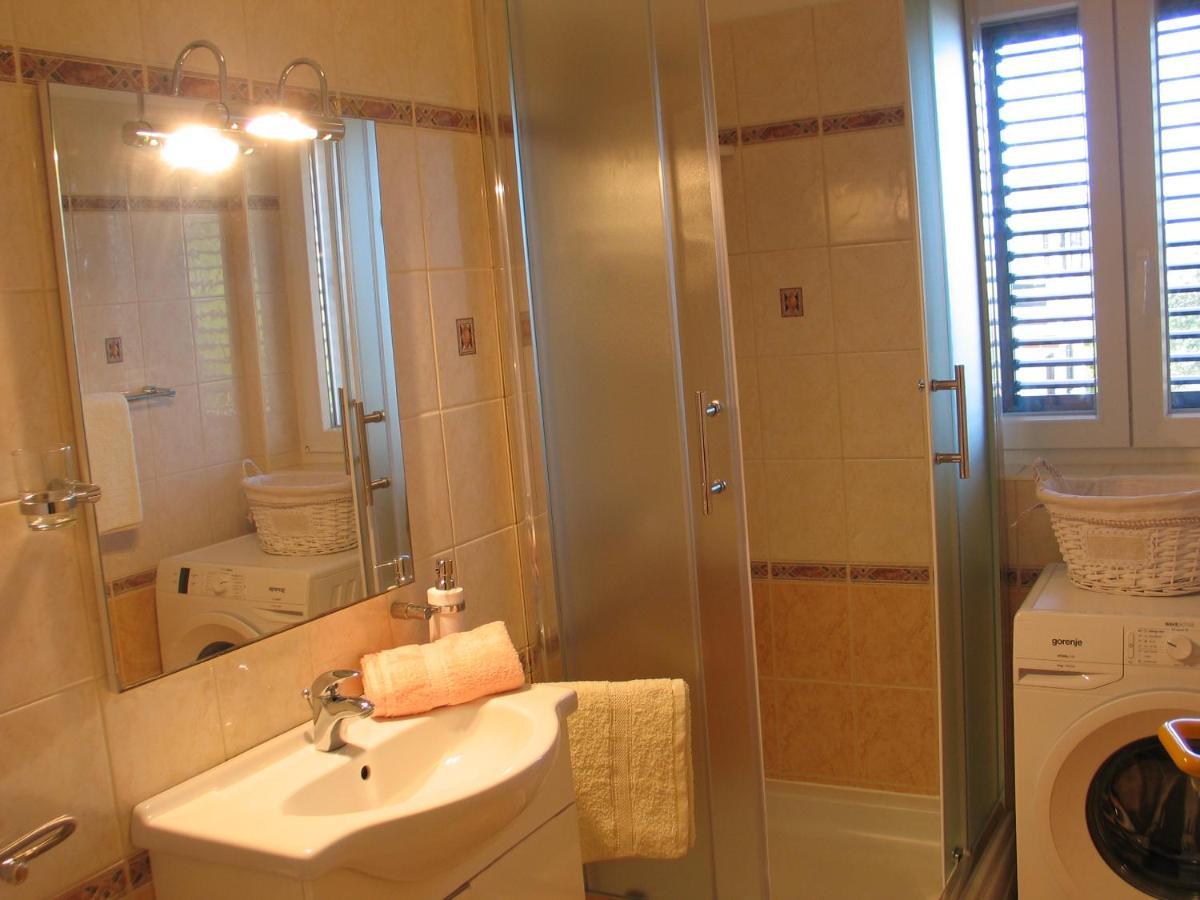 Apartmani Kunteja Pag Town Exteriör bild