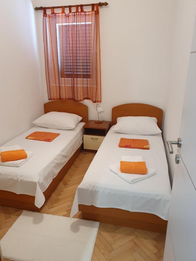 Apartmani Kunteja Pag Town Exteriör bild